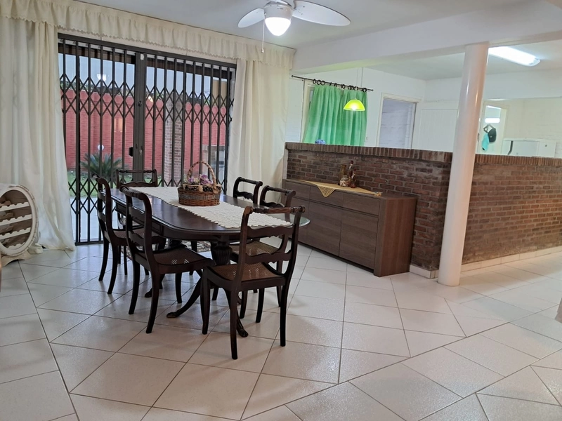 CASA COM PISCINA NO CENTRO DE ATLÂNTIDA: 44ª foto da galeria de imagens do imóvel
