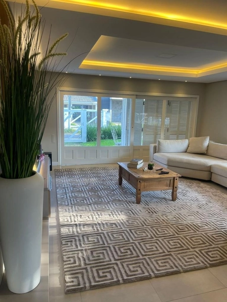 CASA COM PISCINA NO CENTRO DE ATLÂNTIDA: 6ª foto da galeria de imagens do imóvel