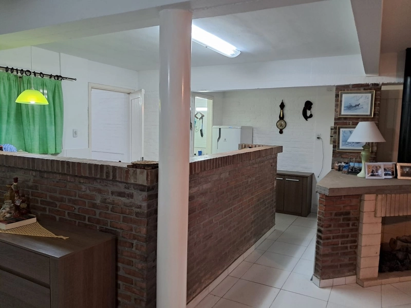 CASA COM PISCINA NO CENTRO DE ATLÂNTIDA: 43ª foto da galeria de imagens do imóvel