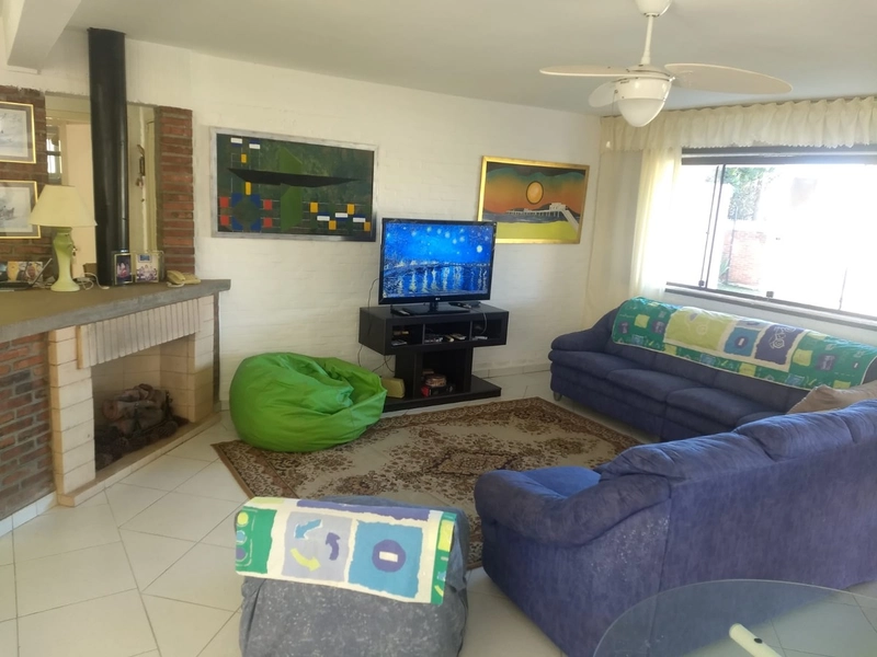 CASA COM PISCINA NO CENTRO DE ATLÂNTIDA: 41ª foto da galeria de imagens do imóvel