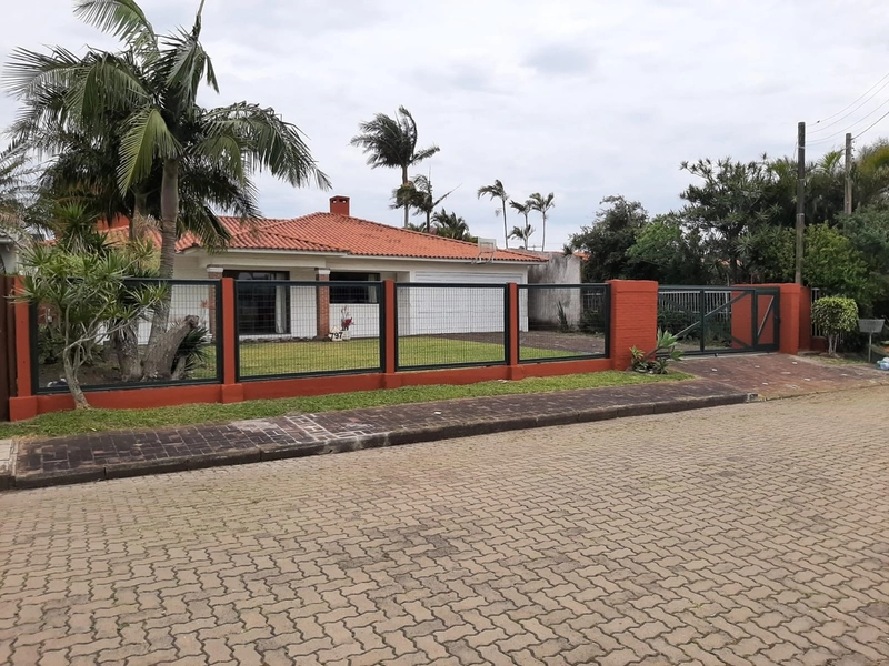 CASA COM PISCINA NO CENTRO DE ATLÂNTIDA: 30ª foto da galeria de imagens do imóvel