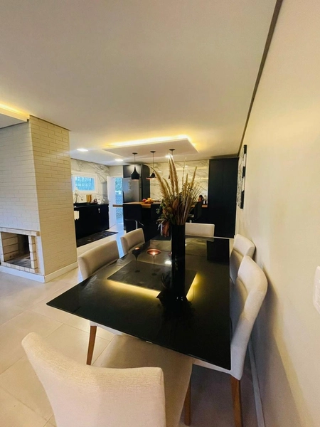 CASA COM PISCINA NO CENTRO DE ATLÂNTIDA: 10ª foto da galeria de imagens do imóvel