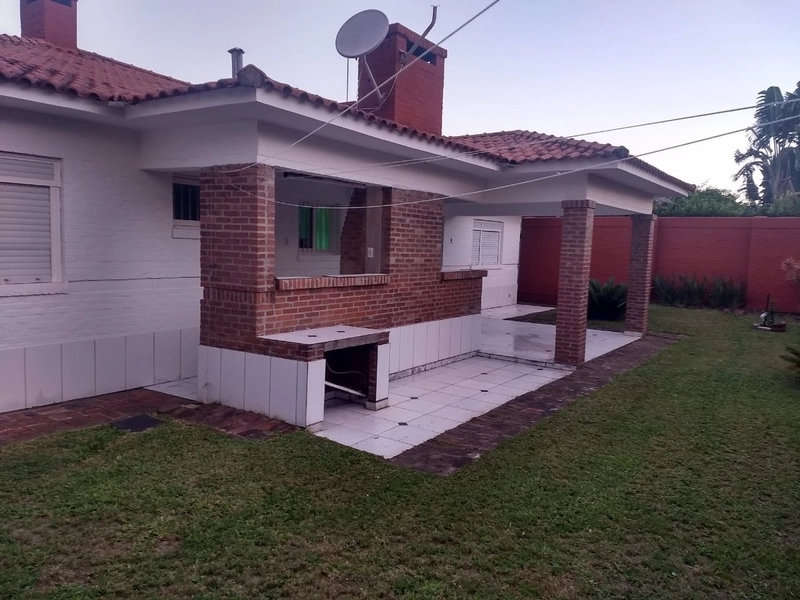 CASA COM PISCINA NO CENTRO DE ATLÂNTIDA: 32ª foto da galeria de imagens do imóvel