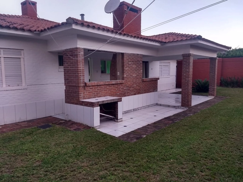 CASA COM PISCINA NO CENTRO DE ATLÂNTIDA: 31ª foto da galeria de imagens do imóvel