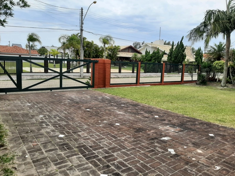 CASA COM PISCINA NO CENTRO DE ATLÂNTIDA: 24ª foto da galeria de imagens do imóvel