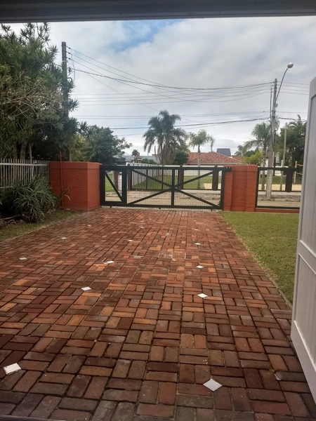 CASA COM PISCINA NO CENTRO DE ATLÂNTIDA: 28ª foto da galeria de imagens do imóvel