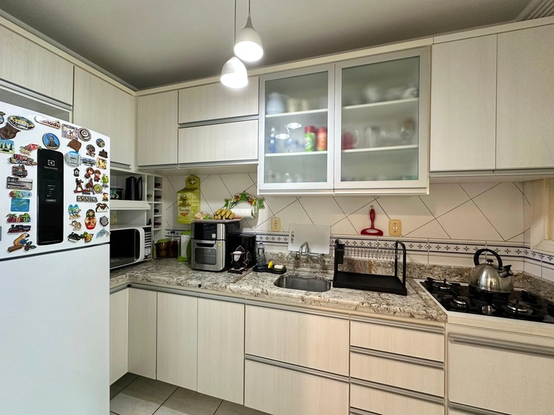 APARTAMENTO COM SACADA DE FRENTE: 3ª foto da galeria de imagens do imóvel