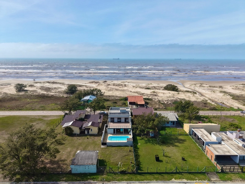 SOBRADO À BEIRA MAR EM IMBÉ: 8ª foto da galeria de imagens do imóvel