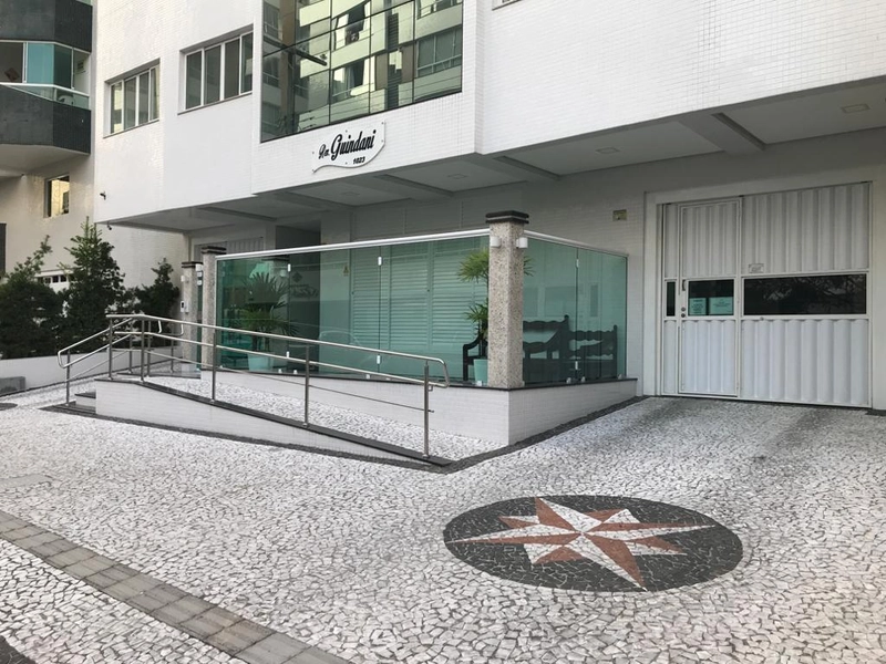 Apartamento dois dormitórios de frente.: 2ª foto da galeria de imagens do imóvel