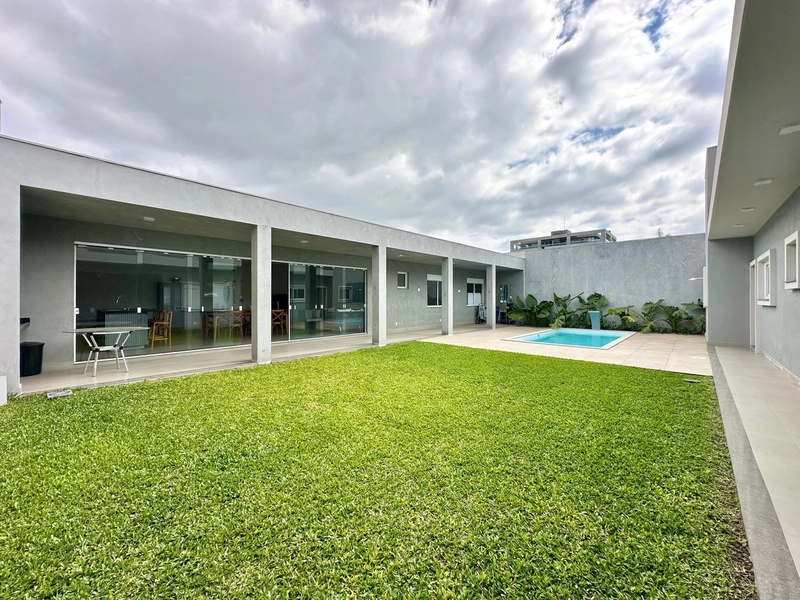 CASA COM 4 SUÍTES EM ATLÂNTIDA: 12ª foto da galeria de imagens do imóvel