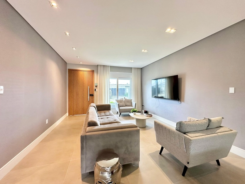 CASA COM 4 SUÍTES EM ATLÂNTIDA: 8ª foto da galeria de imagens do imóvel