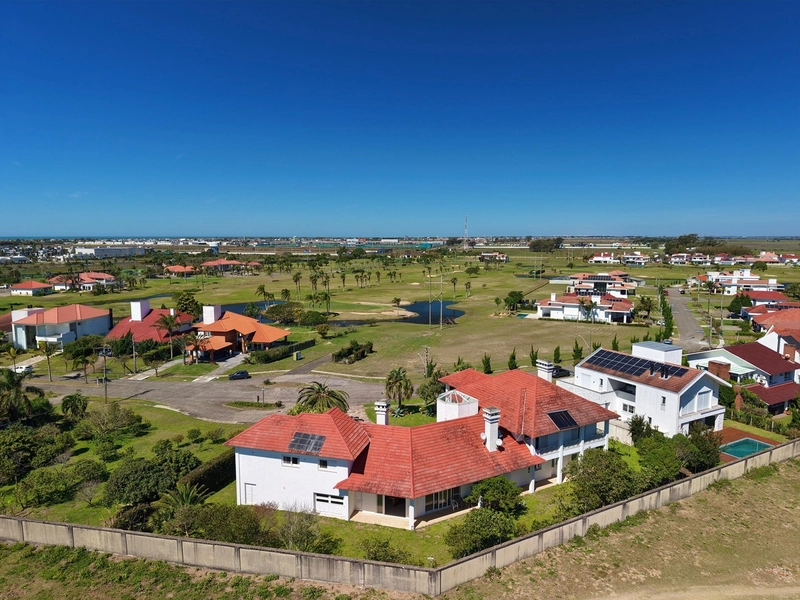 CASA COM 8 SUÍTES À VENDA EM XANGRI-lÁ: 3ª foto da galeria de imagens do imóvel