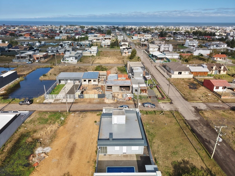 CASA COM PISCINA NA PRAIA DE ATLANTIDA SUL À VENDA: 23ª foto da galeria de imagens do imóvel