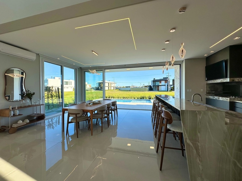 LINDO SOBRADO COM 4 SUÍTES EM XANGRI-LÁ: 6ª foto da galeria de imagens do imóvel