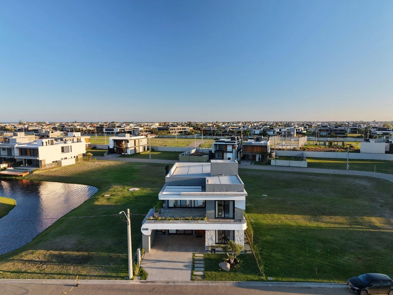 LINDO SOBRADO COM 4 SUÍTES EM XANGRI-LÁ: 24ª foto da galeria de imagens do imóvel