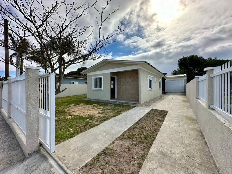 CASA EM CAPÃO NOVO COM ANEXO NOS FUNDOS: 1ª foto da galeria de imagens do imóvel