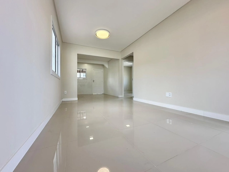 CASA EM CAPÃO NOVO COM ANEXO NOS FUNDOS: 2ª foto da galeria de imagens do imóvel