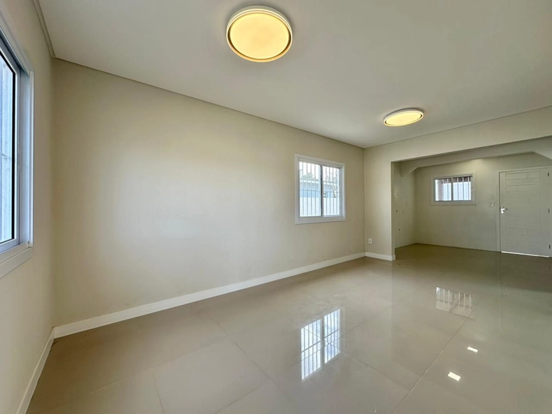 CASA EM CAPÃO NOVO COM ANEXO NOS FUNDOS: 3ª foto da galeria de imagens do imóvel