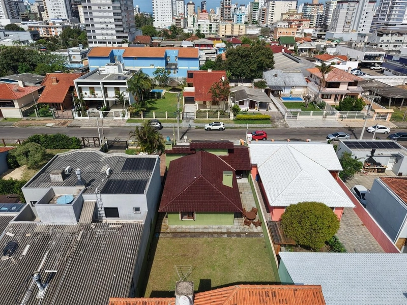 CASA AVERBADA À VENDA NA ZONA NOVA: 2ª foto da galeria de imagens do imóvel