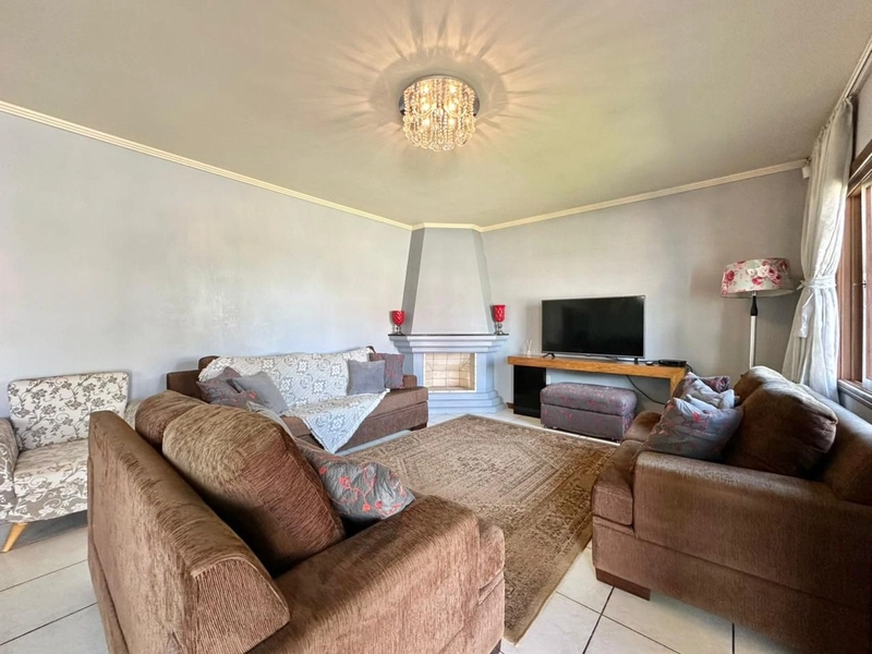 CASA AVERBADA À VENDA NA ZONA NOVA: 7ª foto da galeria de imagens do imóvel