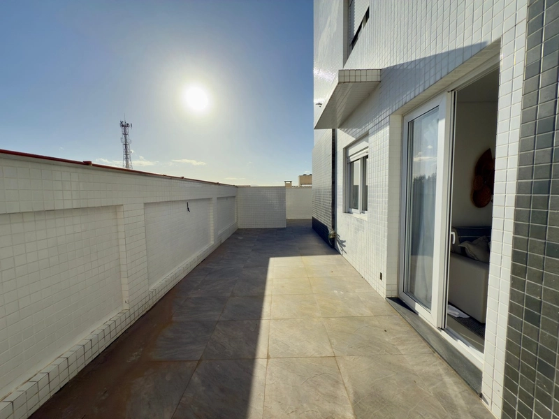 APARTAMENTO DE FRENTE COM TERRAÇO: 6ª foto da galeria de imagens do imóvel