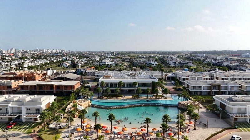 SOBRADO DE ESQUINA EM CONDOMÍNIO EM CAPÃO DA CANOA: 1ª foto da galeria de imagens do imóvel