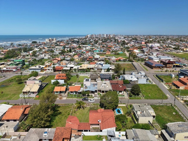 CASA COM 3 TERRENOS APENAS 2 QUADRAS DO MAR À VENDA EM CAPÃO DA CANOA: 26ª foto da galeria de imagens do imóvel