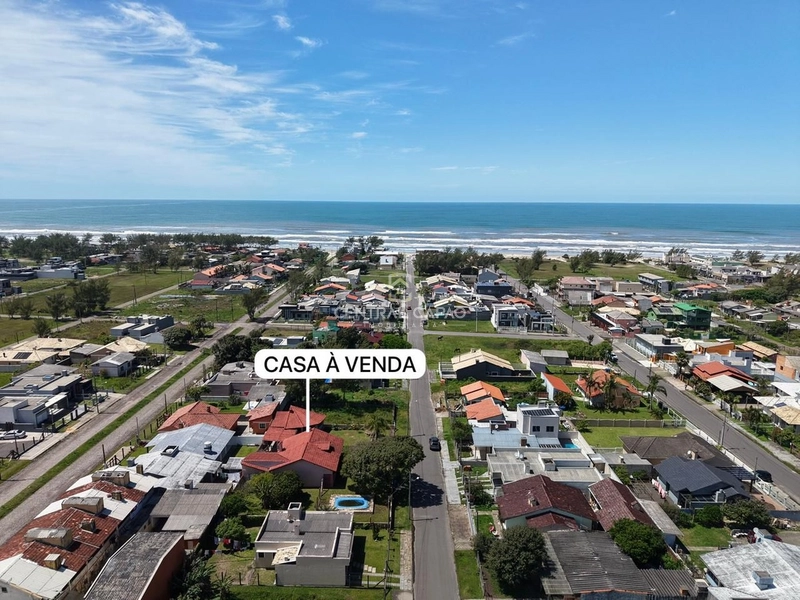 CASA COM 3 TERRENOS APENAS 2 QUADRAS DO MAR À VENDA EM CAPÃO DA CANOA: 2ª foto da galeria de imagens do imóvel