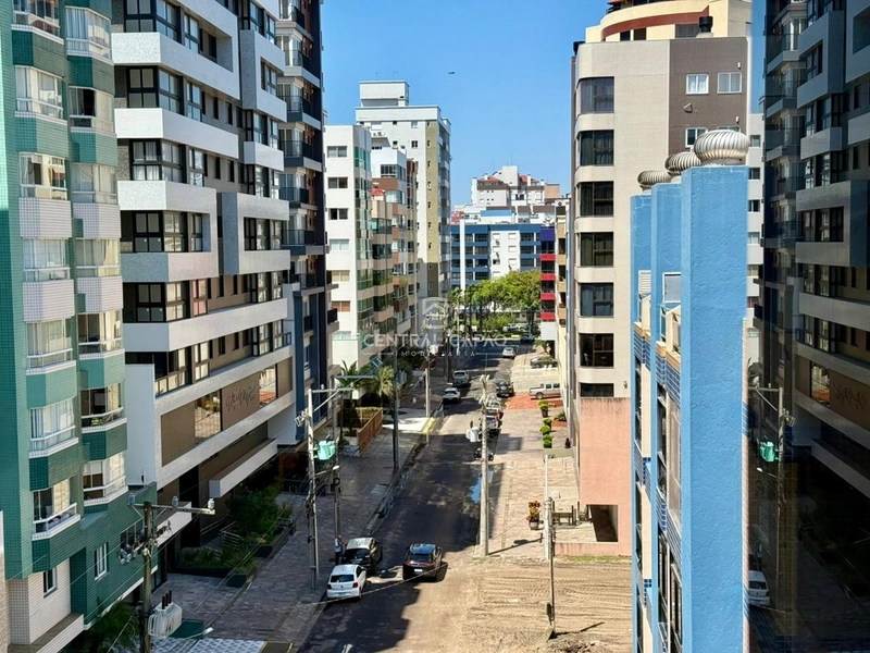 Apartamento de 2 dormitórios com sacada de frente em Capão da Canoa: 4ª foto da galeria de imagens do imóvel