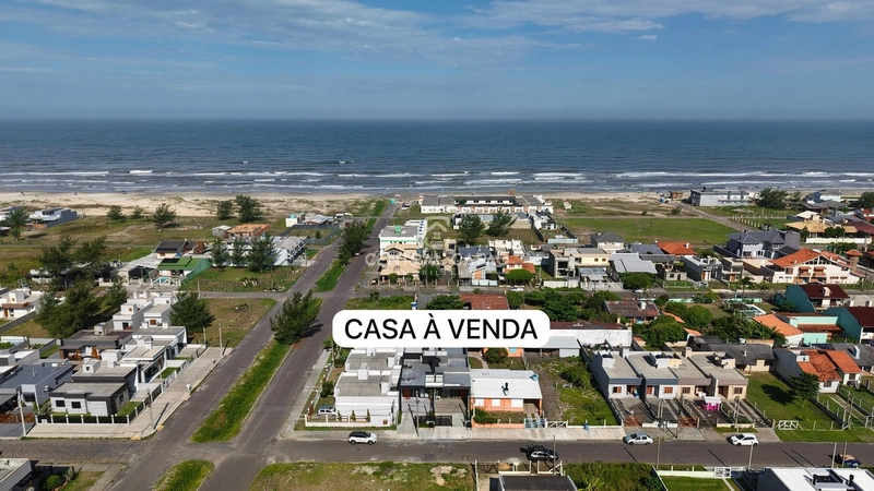 CASA COM TERRAÇO E VISTA PARA O MAR À VENDA EM CAPÃO DA CANOA: 3ª foto da galeria de imagens do imóvel