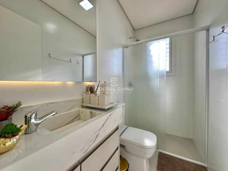 CASA NA ENTRADA DO CONDOMÍNIO JUNTO A ÁREA VERDE E BEIRA LAGO EM CAPÃO: 25ª foto da galeria de imagens do imóvel