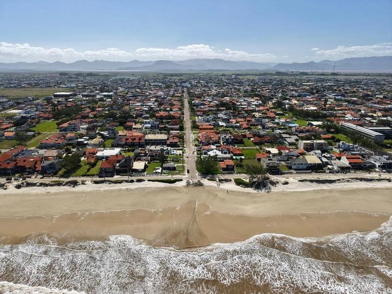 CASA MOBILIADA E DECORADA À POUCOS METROS DO MAR À VENDA EM XANGRI-LÁ: 5ª foto da galeria de imagens do imóvel