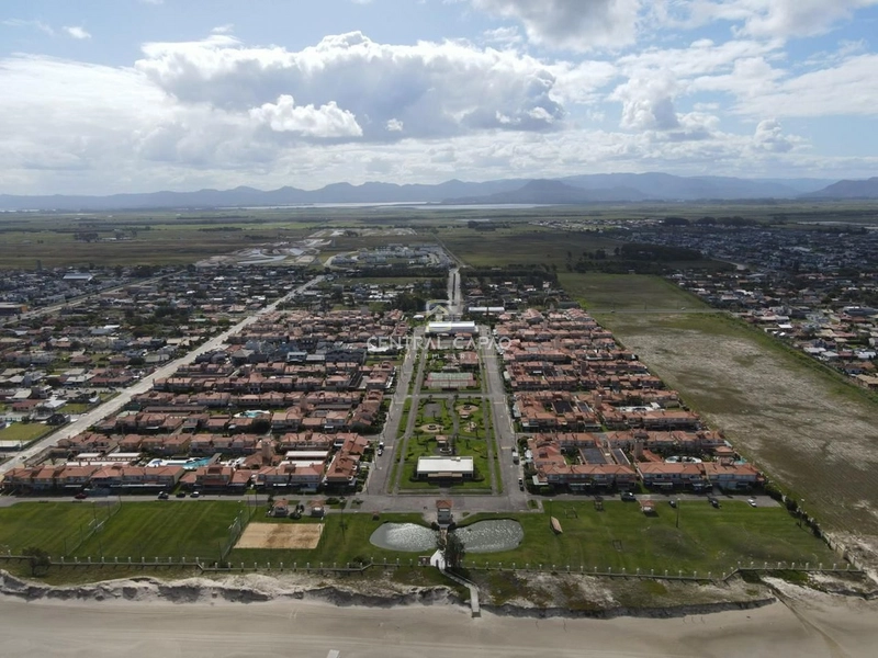 CASA EM CONDOMÍNIO JUNTO AO MAR À VENDA EM XANGRI-LÁ: 3ª foto da galeria de imagens do imóvel