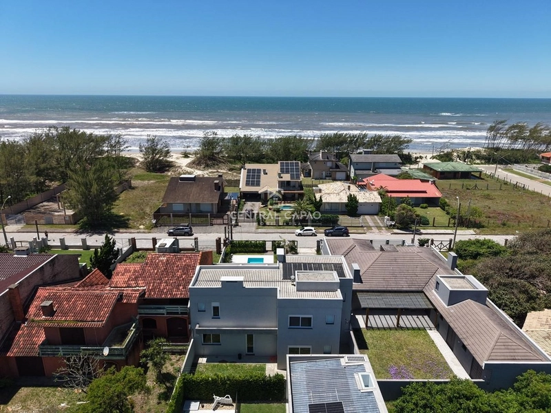 SOBRADO COM 4 SUÍTES À VENDA EM XANGRI-LÁ, PRÓXIMO AO MAR: 2ª foto da galeria de imagens do imóvel