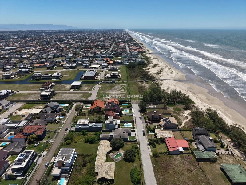 SOBRADO COM 4 SUÍTES À VENDA EM XANGRI-LÁ, PRÓXIMO AO MAR: 8ª foto da galeria de imagens do imóvel