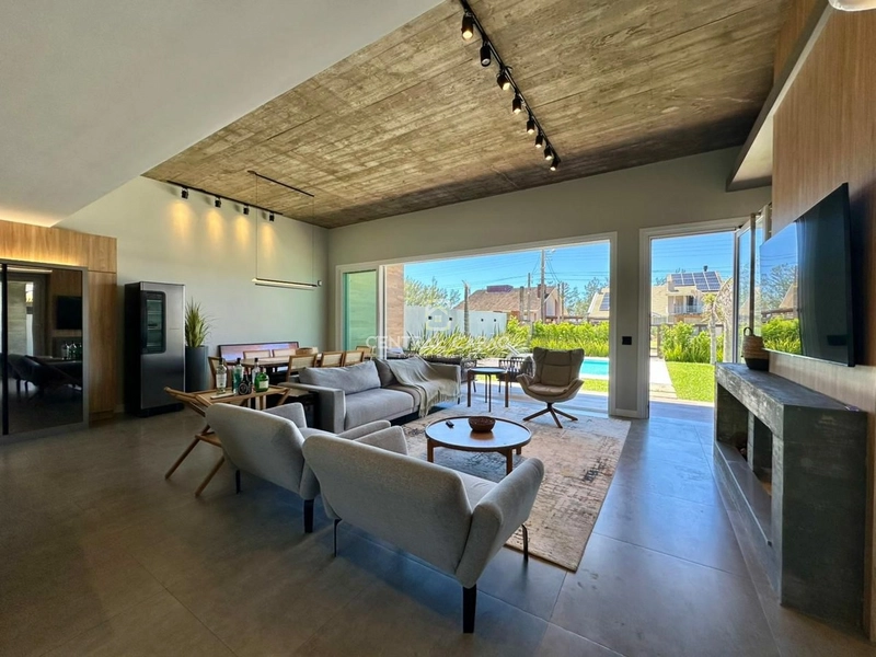 SOBRADO COM 4 SUÍTES À VENDA EM XANGRI-LÁ, PRÓXIMO AO MAR: 11ª foto da galeria de imagens do imóvel