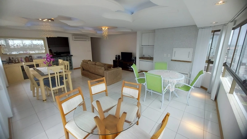 Apartamento de 3 quartos de frente: 1ª foto da galeria de imagens do imóvel