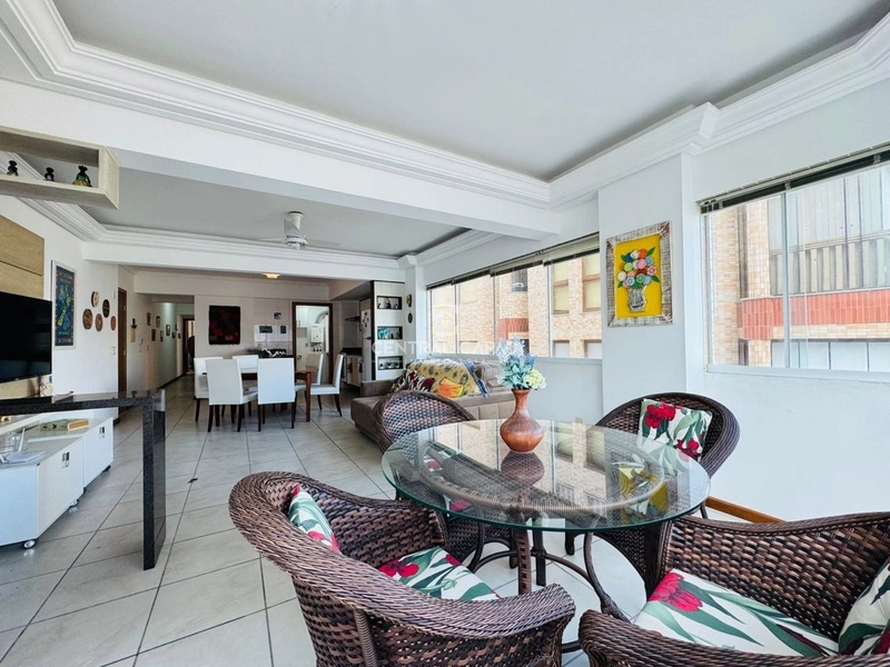 Com vista para o mar, pertinho da praia