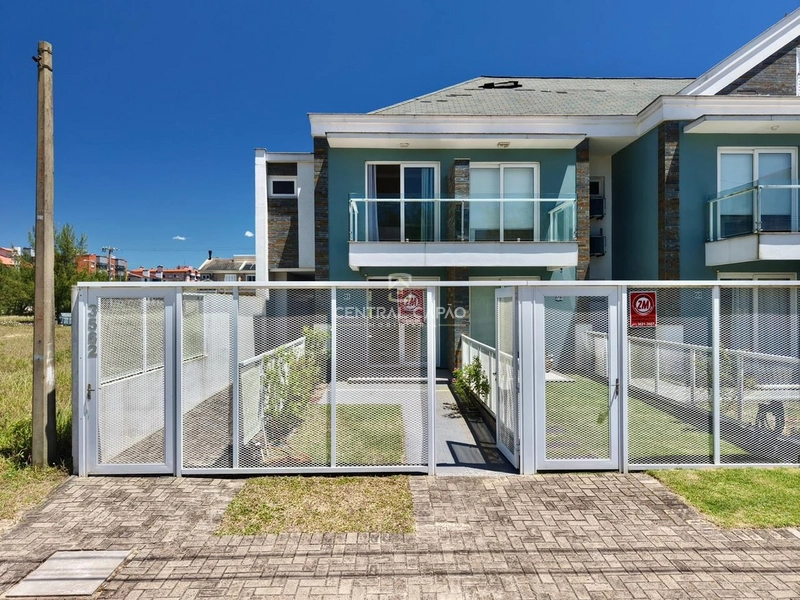 Sobrado 2 dormitórios na beira mar à venda em Capão Novo