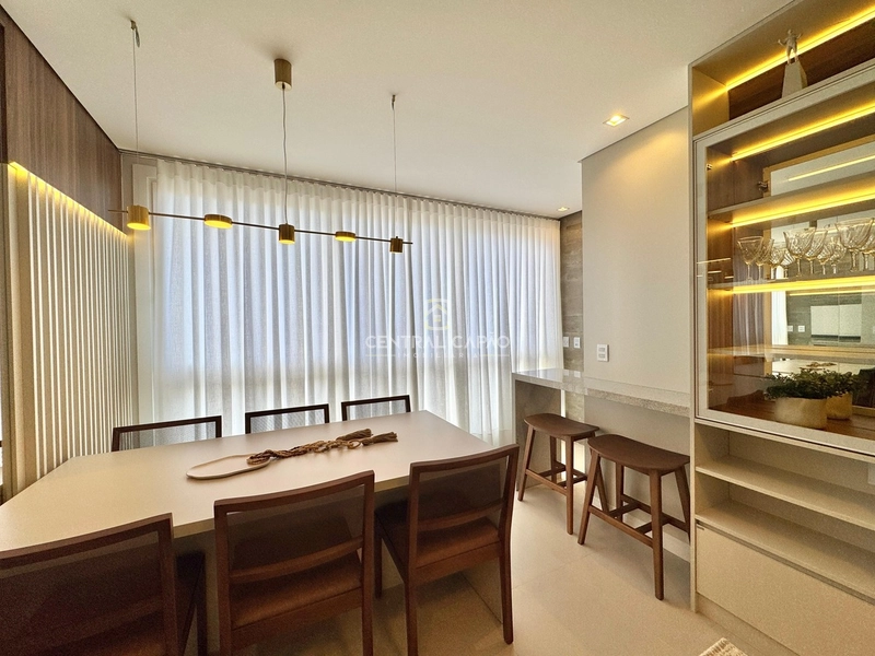 Apartamento 2 dormitórios mobiliado e decorado à venda em Capão: 2ª foto da galeria de imagens do imóvel