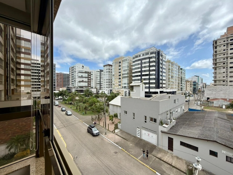 Apartamento 3 dormoitórios em frente à praça à venda em Capão: 5ª foto da galeria de imagens do imóvel