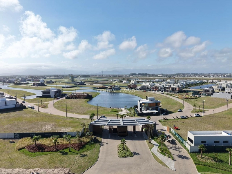 Condomínio, terreno de esquina com fundos para o lago e infra completa: 6ª foto da galeria de imagens do imóvel