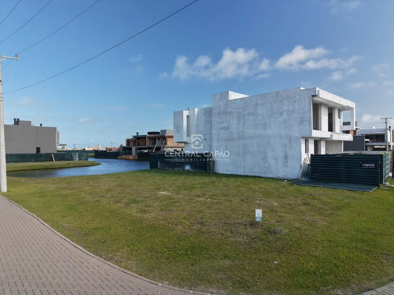 Condomínio, terreno de esquina com fundos para o lago e infra completa: 13ª foto da galeria de imagens do imóvel