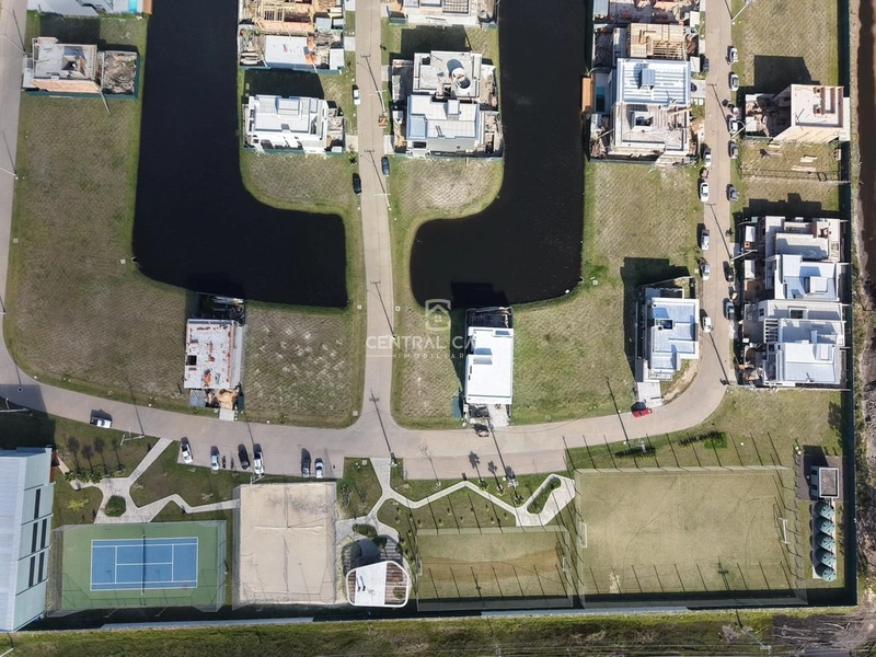 Condomínio, terreno de esquina com fundos para o lago e infra completa: 17ª foto da galeria de imagens do imóvel