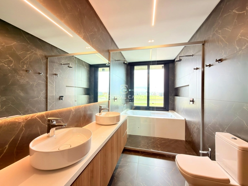 Sobrado beira lago em condomínio alto padrão à venda em Xangri-Lá: 38ª foto da galeria de imagens do imóvel