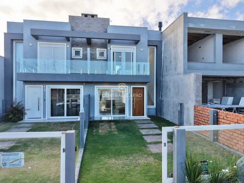 SOBRADO Á 150 METROS DO MAR À VENDA EM XANGRI-LÁ: 1ª foto da galeria de imagens do imóvel