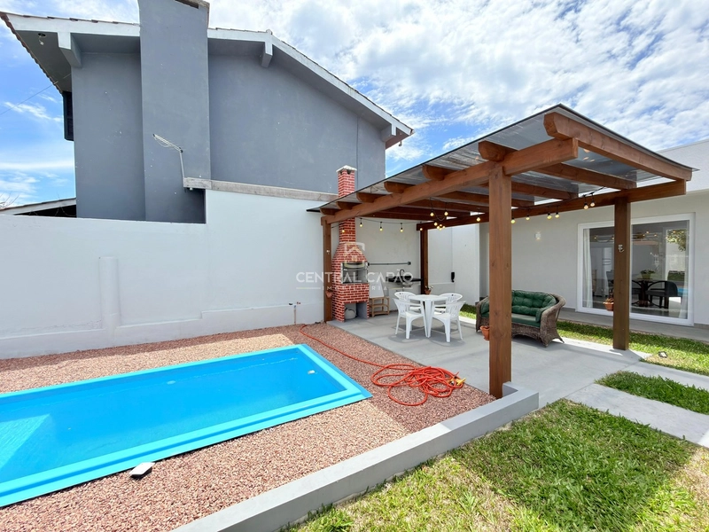 Casa 3 dormitórios à apenas 2 ruas do mar: 2ª foto da galeria de imagens do imóvel