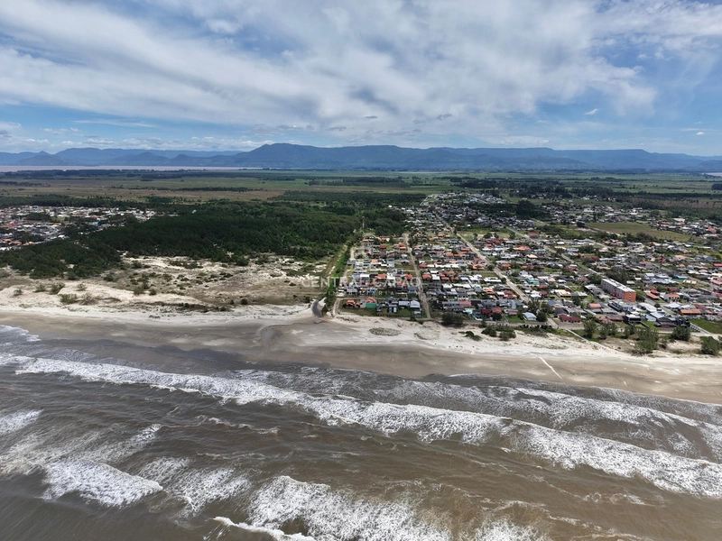 Casa 3 dormitórios à apenas 2 ruas do mar: 27ª foto da galeria de imagens do imóvel