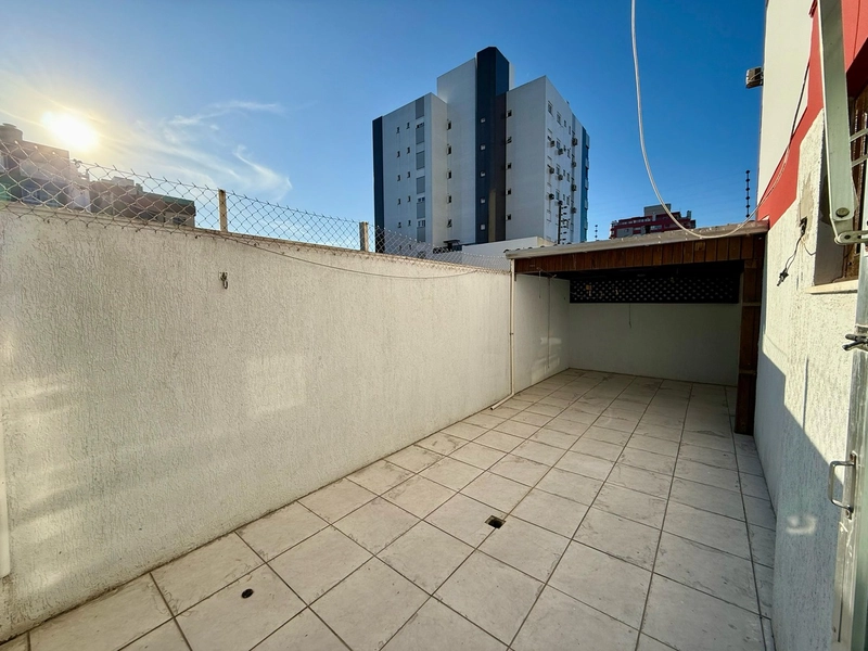 Apartamento de 1 dormitório com terraço no Centro de Capão da Canoa: 1ª foto da galeria de imagens do imóvel