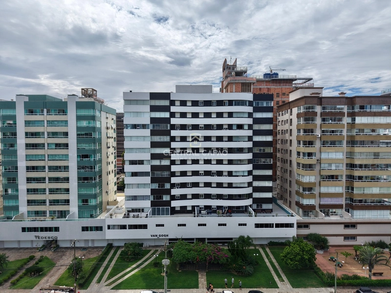 Apartamento 3 dormitórios em frente à praça à venda: 2ª foto da galeria de imagens do imóvel